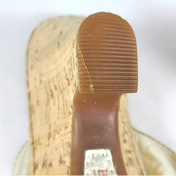 ⭐️$3/ $30⭐️ Born Leather Gold Thong Cork Wedge Cushioned Sandals Sz 39/8 - Picture 8 of 13